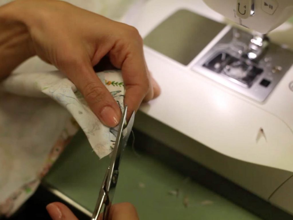 sewing cloth napkins with mitered corners